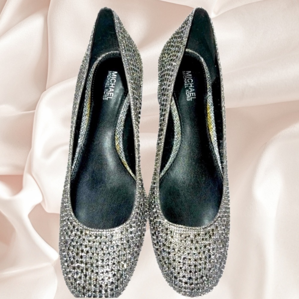 Michael Kors Sz 6.5 M Sparkly Silver On Black Pumps.Well Cushioned. 1.75” Heel - Picture 8 of 8